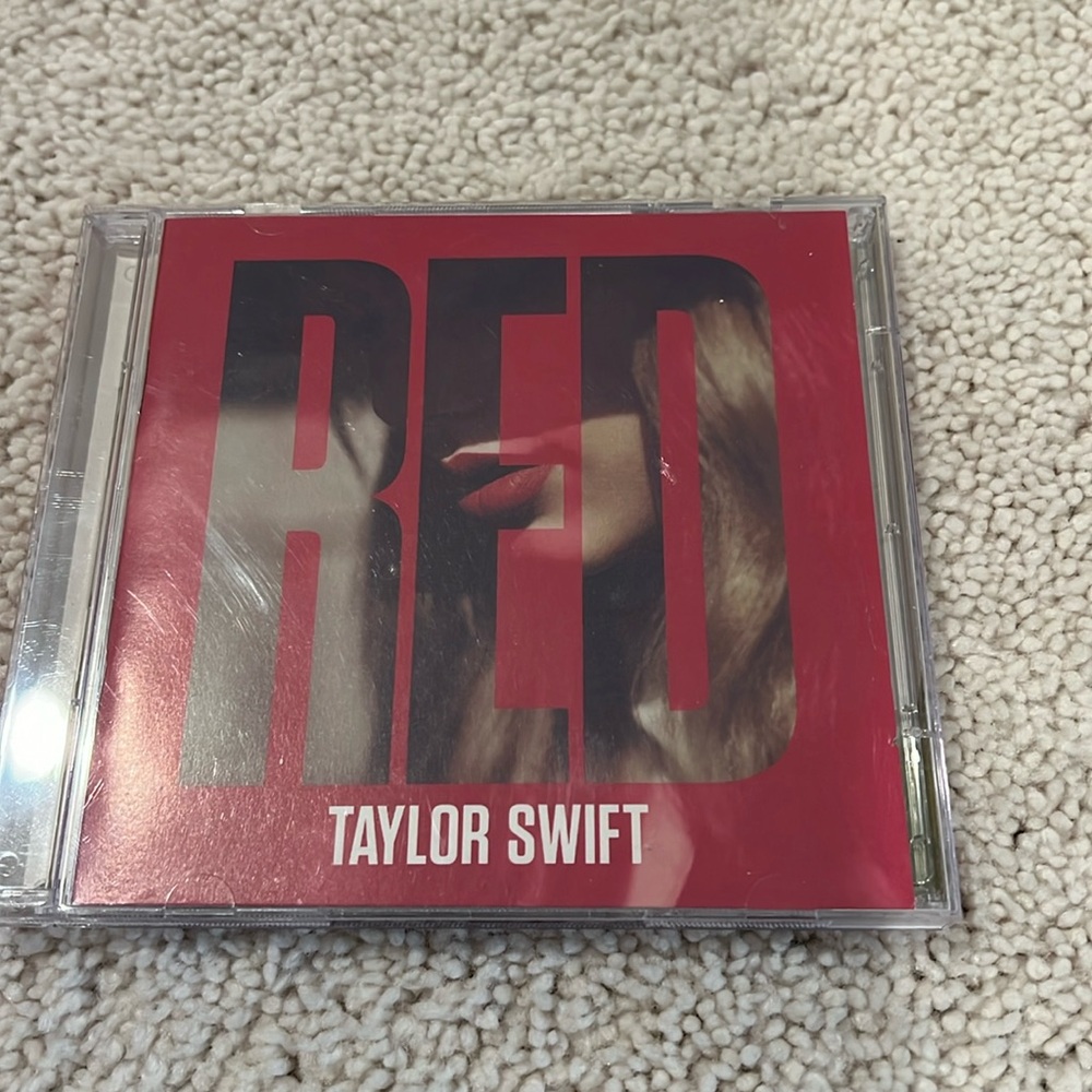 RED Deluxe Edition Taylor Swift pristine CD, includes two CDs